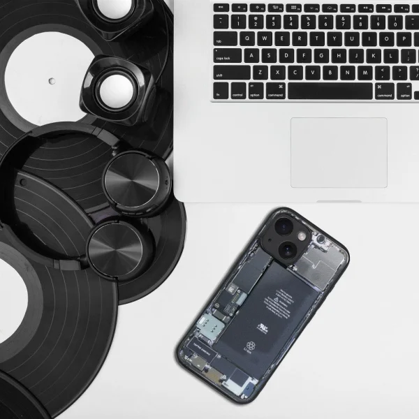 Калъф Glass TECH за Iphone 15, desing 2 3