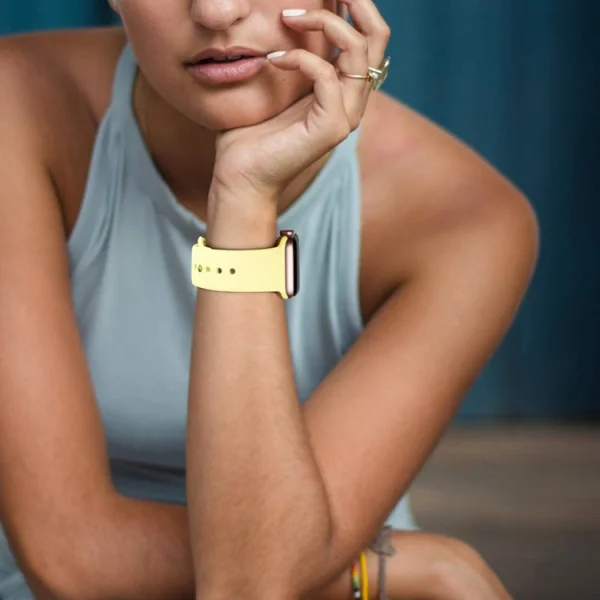 Силиконова каишка за Apple Watch Series 1/2/3 42mm / Series 4/5/6/SE 44mm, Жълт 2