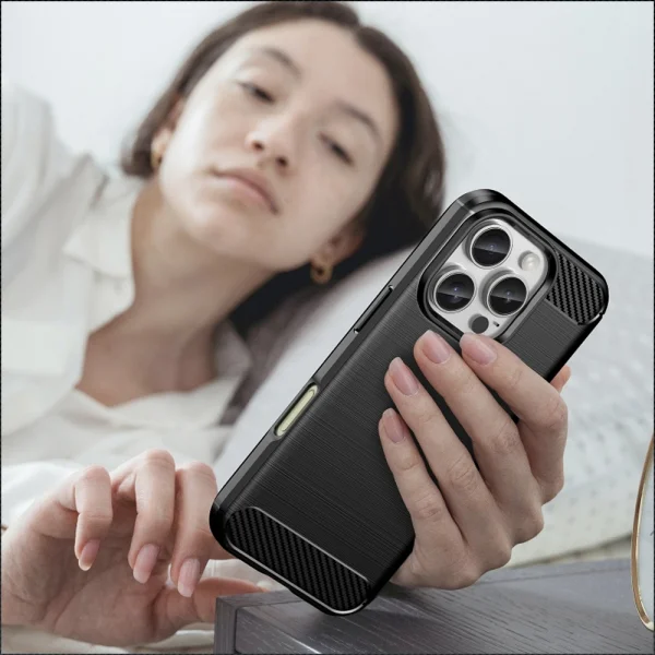 Силиконов Калъф Carbon Fibre Brushed за iPhone 16 Pro, Черен 5