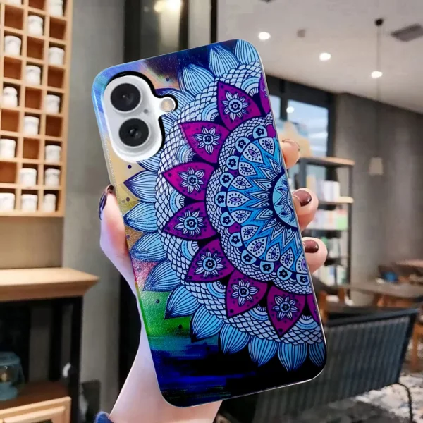 Силиконов калъф за iPhone 16, Цветна мандала 4