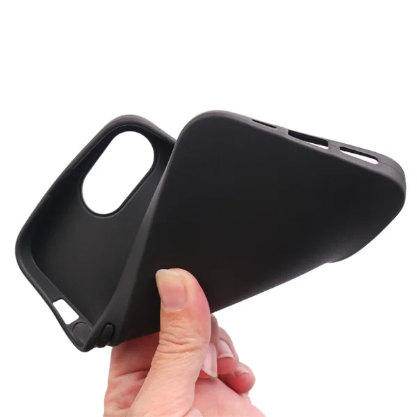 Силиконов калъф Matte за iPhone 16e/17e,1.2mm, Черен 4